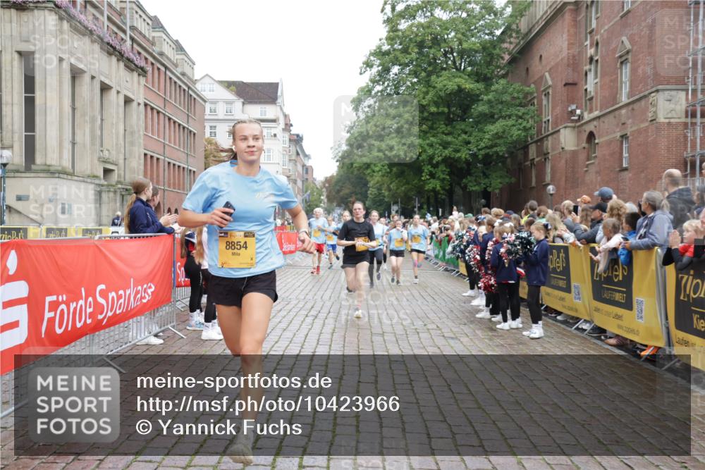 13.09.2026 - Kiel Lauf Yannick Fuchs http://msf.ph/oto/10423966 13.09.2026 09:45:21 Ziel 1503, 2017, 2282, 3408, 3479, 3503, 3507, 4606, 5103, 5369, 5399, 5400, 5672, 5811, 6097, 6098, 6556, 8152, 8854, 9425, 9456, 9897, 10498, 11939, 12347, 12348, 12351, 98, 312, 1224, 2456, 2704, 2786, 3138, 3517, 3717, 4118, 5562, 5939, 6023, 6135, 8028, 8189, 9760, 10006, 10777, 11043, 11046, 11239, 12676, 1023, 1579, 2835, 3025, 6038, 7349, 7854, 8126, 10445, 12069, 12281, 1224, 4693, 7356, 7460, 9986, 11046, 11239, 12218 meine-sportfotos.de