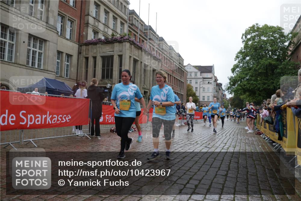 13.09.2026 - Kiel Lauf Yannick Fuchs http://msf.ph/oto/10423967 13.09.2026 10:59:34 Ziel 620, 683, 1835, 2354, 2394, 2771, 3108, 3113, 3176, 3348, 3663, 5173, 5382, 5608, 5977, 6693, 7112, 7454, 7614, 8208, 8234, 8723, 8884, 9700, 9778, 9971, 10157, 10799, 10918, 11016, 11177, 11202, 12359, 12408, 724, 1825, 2385, 2557, 2639, 2828, 2862, 3332, 3480, 4192, 4342, 4609, 4897, 5188, 5519, 5836, 5891, 5987, 7066, 7112, 7417, 7527, 7734, 8188, 9227, 9242, 9405, 9684, 9700, 10167, 10251, 10255, 10453, 10536, 10551, 10654, 10655, 10871, 11126, 11585, 1729 meine-sportfotos.de