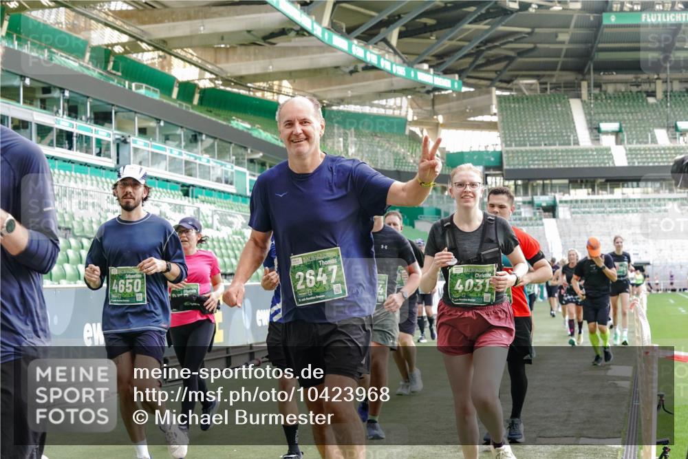 13.09.2026 - 21. swb-Marathon Bremen Michael Burmester http://msf.ph/oto/10423968 13.09.2026 13:23:40 Laufen im Stadion 137, 160, 182, 211, 324, 434, 533, 548, 571, 609, 708, 721, 739, 743, 752, 892, 1157, 1178, 1259, 1273, 1331, 1463, 1471, 1597, 1598, 1657, 1691, 1746, 1788, 1883, 1944, 2095, 2213, 2252, 2286, 2312, 2323, 2433, 2445, 2465, 2475, 2483, 2495, 2503, 2504, 2526, 2571, 2685, 2711, 2768, 2776, 2936, 2968, 3252, 3282, 3288, 3289, 3292, 3312, 3347, 3351, 3364, 3381, 3395, 3423, 3447, 3505, 3530, 3559, 3727, 3770, 3784, 3819, 4020, 4054, 4231, 4406, 4407, 4431, 4466, 4467, 4584 meine-sportfotos.de