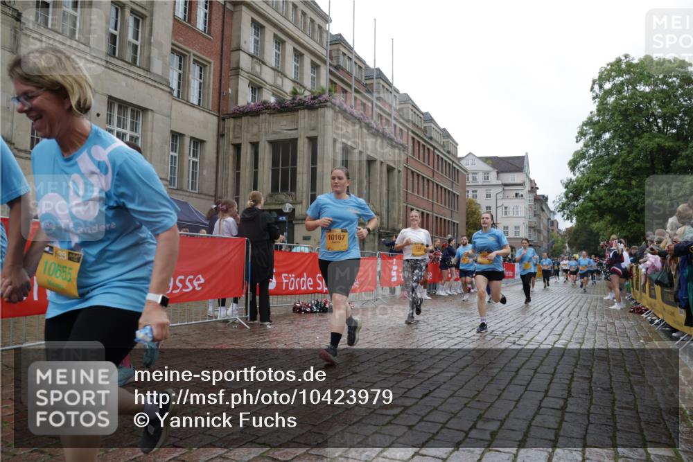 13.09.2026 - Kiel Lauf Yannick Fuchs http://msf.ph/oto/10423979 13.09.2026 10:59:35 Ziel 620, 683, 1835, 2354, 2394, 2771, 3108, 3113, 3176, 3348, 3663, 5173, 5382, 5608, 5977, 6693, 7350, 7454, 7614, 8208, 8234, 8723, 8884, 9778, 9971, 10157, 10799, 10918, 11016, 11177, 11202, 12359, 12408, 724, 1825, 2385, 2639, 2828, 2862, 3332, 3480, 4192, 4342, 4609, 4897, 5188, 5519, 5836, 5891, 5987, 6693, 7066, 7112, 7417, 7527, 7734, 8188, 8208, 9227, 9242, 9405, 9684, 9700, 10167, 10251, 10255, 10453, 10536, 10551, 10654, 10655, 10871, 11126, 11585, 1729 meine-sportfotos.de