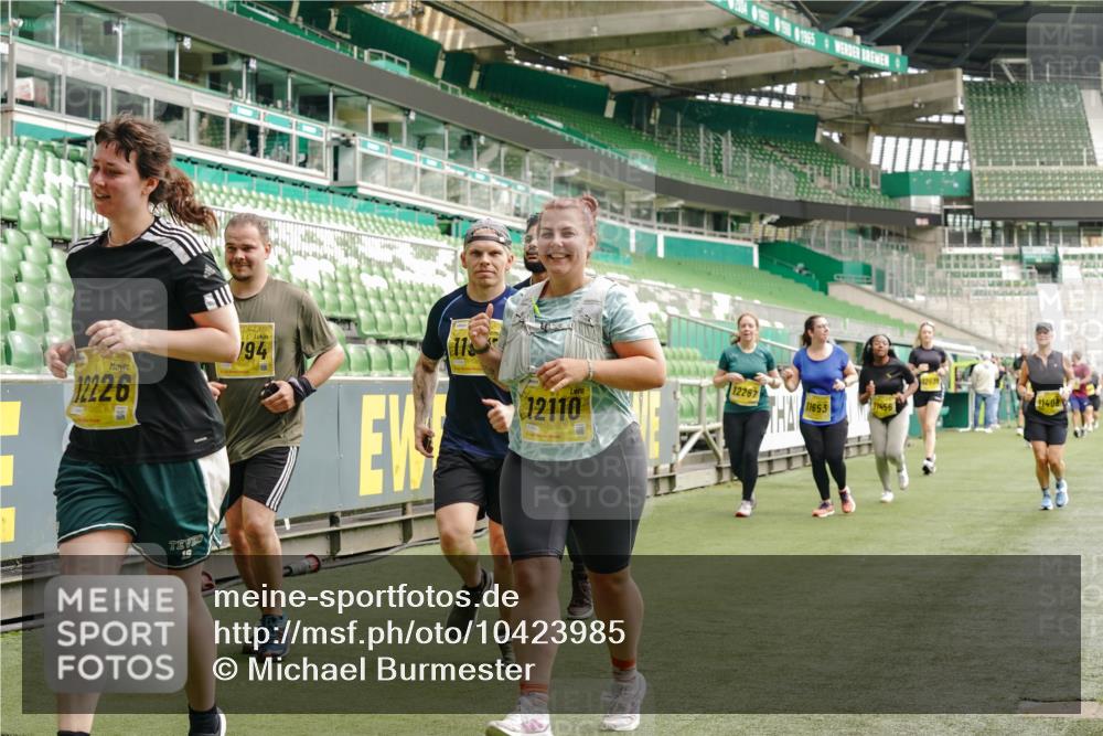 13.09.2026 - 21. swb-Marathon Bremen Michael Burmester http://msf.ph/oto/10423985 13.09.2026 10:46:48 Laufen im Stadion 10161, 10202, 10242, 10349, 10430, 10472, 10524, 10535, 10651, 10895, 10933, 10970, 11050, 11181, 11244, 11296, 11309, 11367, 11457, 11529, 11530, 11546, 11573, 11574, 11579, 11639, 11675, 11709, 11760, 11821, 12153, 12157, 12177, 12178, 12211, 12285, 12316, 12317, 12374, 12422, 12462, 10002, 10004, 10005, 10148, 10271, 10303, 10325, 10330, 10335, 10361, 10362, 10459, 10513, 10629, 10756, 10779, 10882, 10997, 11307, 11355 meine-sportfotos.de