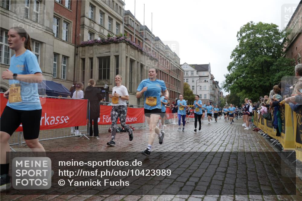 13.09.2026 - Kiel Lauf Yannick Fuchs http://msf.ph/oto/10423989 13.09.2026 10:59:36 Ziel 620, 683, 747, 1835, 2354, 2394, 2771, 3108, 3113, 3176, 3348, 3607, 3663, 5173, 5382, 5608, 5977, 7350, 7454, 7614, 8234, 8723, 8884, 9778, 9971, 10157, 10799, 10916, 10918, 11016, 11177, 11202, 12359, 12408, 724, 1825, 2385, 2394, 2639, 2771, 2828, 2862, 3332, 3480, 4192, 4342, 4609, 4897, 5188, 5519, 5836, 5891, 5987, 6693, 7066, 7112, 7417, 7527, 7734, 8188, 8208, 9227, 9242, 9405, 9684, 9700, 9778, 10167, 10251, 10255, 10453, 10536, 10551, 10654, 10655, 10871, 11126 meine-sportfotos.de