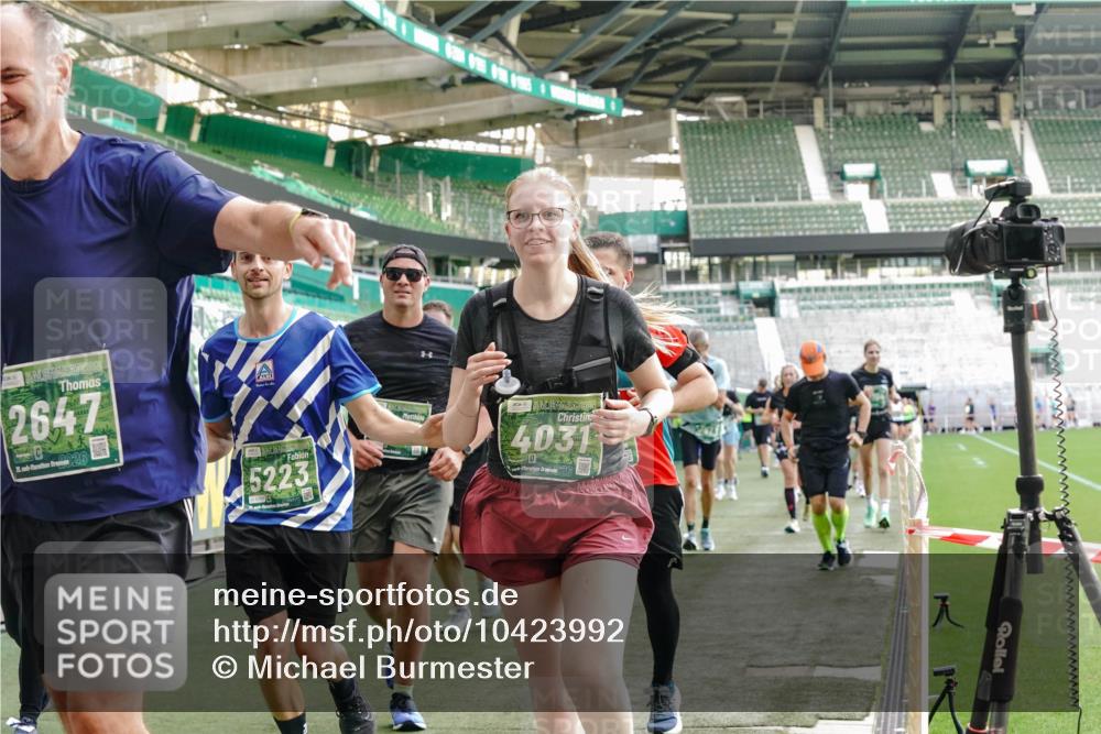 13.09.2026 - 21. swb-Marathon Bremen Michael Burmester http://msf.ph/oto/10423992 13.09.2026 13:23:40 Laufen im Stadion 137, 160, 182, 211, 324, 434, 533, 548, 571, 609, 708, 721, 739, 743, 752, 892, 1157, 1178, 1259, 1273, 1331, 1463, 1471, 1597, 1598, 1657, 1691, 1746, 1788, 1883, 1944, 2095, 2213, 2252, 2286, 2312, 2323, 2433, 2445, 2465, 2475, 2483, 2495, 2503, 2504, 2526, 2571, 2685, 2711, 2768, 2776, 2936, 2968, 3252, 3282, 3288, 3289, 3292, 3312, 3347, 3351, 3364, 3381, 3395, 3423, 3447, 3505, 3530, 3559, 3727, 3770, 3784, 3819, 4020, 4054, 4231, 4406, 4407, 4431, 4466, 4467, 4584 meine-sportfotos.de