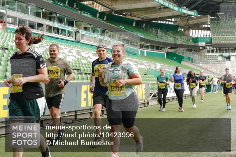 13.09.2026 - 21. swb-Marathon Bremen Michael Burmester http://msf.ph/oto/10423996 13.09.2026 10:46:48 Laufen im Stadion 10161, 10202, 10242, 10349, 10430, 10472, 10524, 10535, 10651, 10895, 10933, 10970, 11050, 11181, 11244, 11296, 11309, 11367, 11457, 11529, 11530, 11546, 11573, 11574, 11579, 11639, 11675, 11709, 11760, 11821, 12153, 12157, 12177, 12178, 12211, 12285, 12316, 12317, 12374, 12422, 12462, 10002, 10004, 10005, 10148, 10271, 10303, 10325, 10330, 10335, 10361, 10362, 10459, 10513, 10629, 10756, 10779, 10882, 10997, 11307, 11355 meine-sportfotos.de