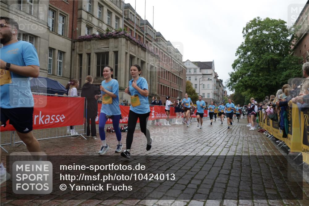 13.09.2026 - Kiel Lauf Yannick Fuchs http://msf.ph/oto/10424013 13.09.2026 10:59:38 Ziel 620, 683, 747, 2354, 3108, 3113, 3176, 3348, 3607, 3663, 5173, 5382, 5608, 7350, 7454, 7614, 8234, 8723, 8884, 9971, 10157, 10799, 10916, 10918, 11177, 12359, 12408, 724, 1825, 1835, 2385, 2394, 2639, 2771, 2828, 2862, 3332, 3480, 4192, 4342, 4609, 4897, 5188, 5519, 5836, 5891, 5977, 5987, 6693, 7066, 7112, 7417, 7527, 7734, 8208, 9227, 9242, 9405, 9684, 9700, 9778, 10251, 10255, 10453, 10536, 10551, 10799, 10871, 11016, 11126, 11177, 3332, 4609 meine-sportfotos.de