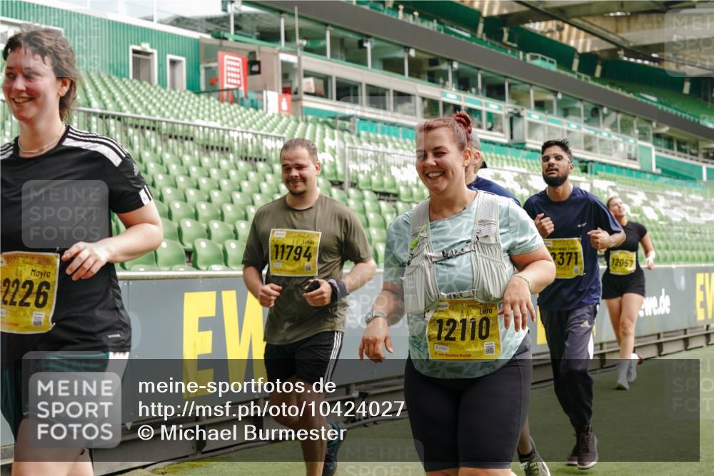 13.09.2026 - 21. swb-Marathon Bremen Michael Burmester http://msf.ph/oto/10424027 13.09.2026 10:46:49 Laufen im Stadion 10161, 10202, 10242, 10349, 10430, 10472, 10524, 10535, 10651, 10895, 10933, 10970, 11050, 11181, 11244, 11296, 11309, 11367, 11457, 11529, 11530, 11546, 11573, 11574, 11579, 11639, 11675, 11709, 11760, 11821, 12153, 12157, 12177, 12178, 12211, 12285, 12316, 12317, 12374, 12422, 12462, 10002, 10004, 10005, 10148, 10271, 10295, 10303, 10325, 10330, 10335, 10361, 10362, 10459, 10513, 10629, 10756, 10779, 10882, 10997, 11307, 11355 meine-sportfotos.de