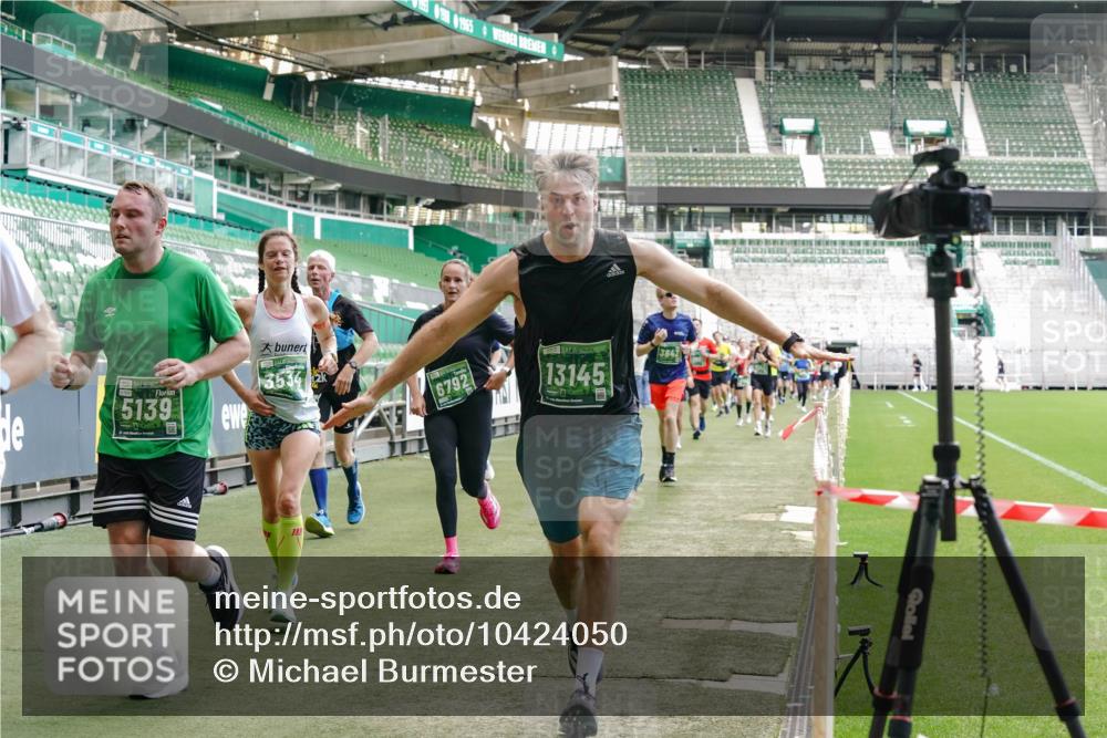 13.09.2026 - 21. swb-Marathon Bremen Michael Burmester http://msf.ph/oto/10424050 13.09.2026 13:00:51 Laufen im Stadion 135, 242, 260, 282, 318, 342, 440, 651, 687, 745, 930, 1067, 1080, 1209, 1368, 1448, 1493, 1494, 1582, 1650, 1861, 1896, 1935, 1963, 2088, 2289, 2293, 2306, 2322, 2370, 2409, 2427, 2481, 2485, 2490, 2491, 2517, 2560, 2561, 2570, 2627, 2658, 2686, 2700, 2708, 2781, 2806, 2906, 2914, 2953, 2961, 2967, 3015, 3076, 3105, 3145, 3168, 3173, 3273, 3354, 3372, 3374, 3375, 3385, 3480, 3524, 3526, 3642, 3729, 3774, 3855, 3856, 3861, 3930 meine-sportfotos.de