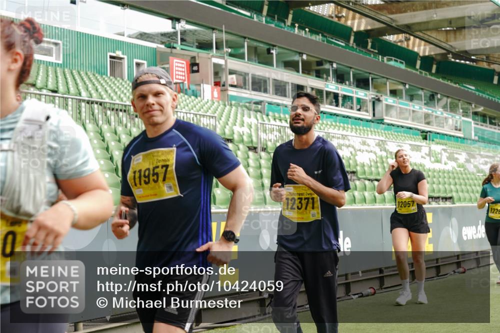 13.09.2026 - 21. swb-Marathon Bremen Michael Burmester http://msf.ph/oto/10424059 13.09.2026 10:46:50 Laufen im Stadion 10161, 10202, 10242, 10349, 10472, 10524, 10535, 10651, 10895, 10933, 10970, 11050, 11181, 11244, 11296, 11309, 11367, 11457, 11529, 11530, 11546, 11573, 11574, 11579, 11639, 11675, 11709, 11760, 11821, 12153, 12157, 12177, 12178, 12211, 12285, 12316, 12317, 12374, 12422, 12462, 10002, 10004, 10005, 10148, 10271, 10295, 10303, 10325, 10330, 10335, 10361, 10362, 10459, 10513, 10629, 10756, 10779, 10882, 10997, 10999, 11233, 11307, 11355 meine-sportfotos.de