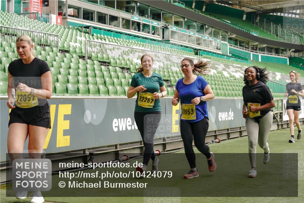 13.09.2026 - 21. swb-Marathon Bremen Michael Burmester http://msf.ph/oto/10424079 13.09.2026 10:46:53 Laufen im Stadion 10161, 10242, 10349, 10472, 10535, 10651, 10895, 10933, 10970, 11050, 11181, 11244, 11296, 11309, 11367, 11457, 11529, 11530, 11546, 11573, 11574, 11579, 11639, 11675, 11709, 11760, 11821, 12157, 12177, 12178, 12211, 12285, 12316, 12317, 12374, 12422, 12462, 10002, 10004, 10005, 10271, 10295, 10303, 10325, 10330, 10335, 10361, 10362, 10459, 10513, 10629, 10756, 10779, 10882, 10997, 10999, 11233, 11307, 11355 meine-sportfotos.de