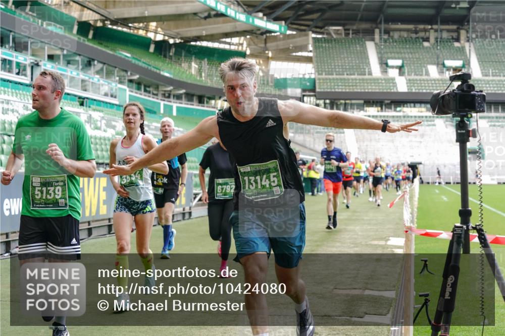 13.09.2026 - 21. swb-Marathon Bremen Michael Burmester http://msf.ph/oto/10424080 13.09.2026 13:00:51 Laufen im Stadion 135, 242, 260, 282, 318, 342, 440, 651, 687, 745, 930, 1067, 1080, 1209, 1368, 1448, 1493, 1494, 1582, 1650, 1861, 1896, 1935, 1963, 2088, 2289, 2293, 2306, 2322, 2370, 2409, 2427, 2481, 2485, 2490, 2491, 2517, 2560, 2561, 2570, 2627, 2658, 2686, 2700, 2708, 2781, 2806, 2906, 2914, 2953, 2961, 2967, 3015, 3076, 3105, 3145, 3168, 3173, 3273, 3354, 3372, 3374, 3375, 3385, 3480, 3524, 3526, 3642, 3729, 3774, 3855, 3856, 3861, 3930 meine-sportfotos.de