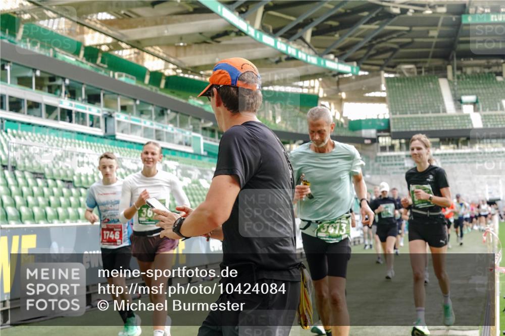 13.09.2026 - 21. swb-Marathon Bremen Michael Burmester http://msf.ph/oto/10424084 13.09.2026 13:23:45 Laufen im Stadion 137, 160, 182, 211, 324, 434, 533, 548, 571, 609, 708, 721, 739, 743, 752, 892, 1157, 1178, 1259, 1273, 1331, 1463, 1471, 1597, 1598, 1657, 1691, 1746, 1788, 1883, 1944, 2095, 2213, 2252, 2286, 2312, 2323, 2433, 2445, 2465, 2475, 2483, 2495, 2503, 2504, 2526, 2571, 2711, 2768, 2776, 2936, 2968, 3252, 3282, 3288, 3289, 3292, 3298, 3312, 3347, 3351, 3364, 3381, 3395, 3423, 3447, 3505, 3530, 3559, 3727, 3770, 3784, 3819, 4020, 4054, 4231, 4406, 4407, 4431, 4466, 4467, 4584 meine-sportfotos.de
