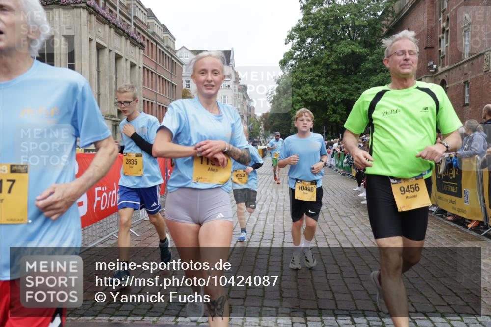 13.09.2026 - Kiel Lauf Yannick Fuchs http://msf.ph/oto/10424087 13.09.2026 09:45:28 Ziel 1503, 1579, 2017, 2835, 3408, 5103, 5369, 5399, 5811, 6038, 7854, 8152, 8854, 9456, 10498, 11939, 12069, 12347, 98, 312, 2282, 2456, 2704, 2786, 3138, 3479, 3503, 3507, 3517, 3717, 4118, 4606, 5400, 5562, 5672, 6097, 6098, 6135, 6556, 8028, 8189, 9425, 9760, 9897, 10006, 11043, 12348, 12351, 12676, 1023, 2788, 3025, 3974, 4413, 4569, 5511, 7202, 7349, 8126, 10142, 10392, 10445, 12281, 1224, 4118, 5939, 6023, 10777, 11046, 11239 meine-sportfotos.de