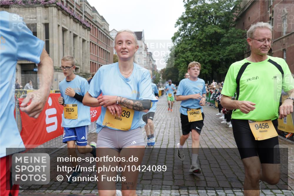 13.09.2026 - Kiel Lauf Yannick Fuchs http://msf.ph/oto/10424089 13.09.2026 09:45:28 Ziel 1503, 1579, 2017, 2835, 3408, 5103, 5369, 5399, 5811, 6038, 7854, 8152, 8854, 9456, 10498, 11939, 12069, 12347, 98, 312, 2282, 2456, 2704, 2786, 3138, 3479, 3503, 3507, 3517, 3717, 4118, 4606, 5400, 5562, 5672, 6097, 6098, 6135, 6556, 8028, 8189, 9425, 9760, 9897, 10006, 11043, 12348, 12351, 12676, 1023, 2788, 3025, 3974, 4413, 4569, 5511, 7202, 7349, 8126, 10142, 10392, 10445, 12281, 1224, 4118, 5939, 6023, 10777, 11046, 11239 meine-sportfotos.de