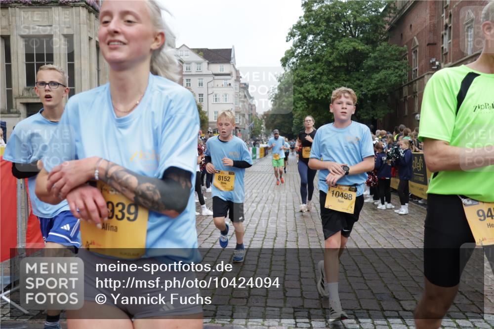 13.09.2026 - Kiel Lauf Yannick Fuchs http://msf.ph/oto/10424094 13.09.2026 09:45:28 Ziel 1503, 1579, 2017, 2835, 3408, 5103, 5369, 5399, 5811, 6038, 7854, 8152, 8854, 9456, 10498, 11939, 12069, 12347, 98, 312, 2282, 2456, 2704, 2786, 3138, 3479, 3503, 3507, 3517, 3717, 4118, 4606, 5400, 5562, 5672, 6097, 6098, 6135, 6556, 8028, 8189, 9425, 9760, 9897, 10006, 11043, 12348, 12351, 12676, 1023, 2788, 3025, 3974, 4413, 4569, 5511, 7202, 7349, 8126, 10142, 10392, 10445, 12281, 1224, 4118, 5939, 6023, 10777, 11046, 11239 meine-sportfotos.de