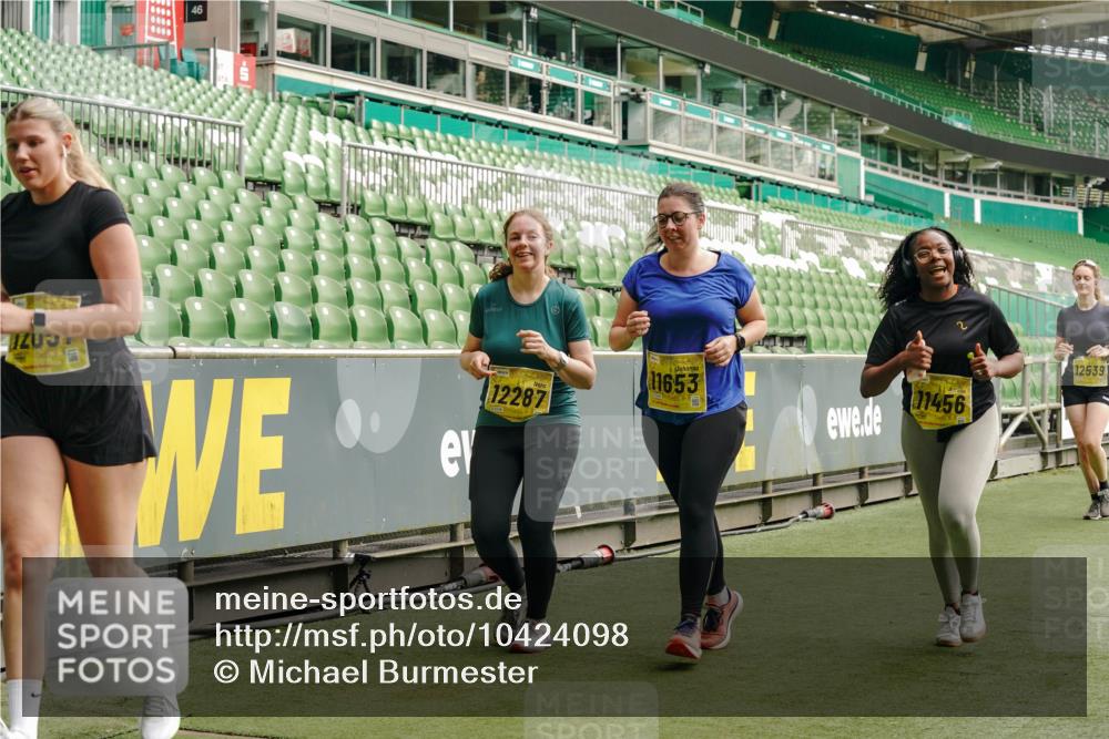 13.09.2026 - 21. swb-Marathon Bremen Michael Burmester http://msf.ph/oto/10424098 13.09.2026 10:46:53 Laufen im Stadion 10161, 10242, 10349, 10472, 10535, 10651, 10895, 10933, 10970, 11050, 11181, 11244, 11296, 11309, 11367, 11457, 11529, 11530, 11546, 11573, 11574, 11579, 11639, 11675, 11709, 11760, 11821, 12157, 12177, 12178, 12211, 12285, 12316, 12317, 12374, 12422, 12462, 10002, 10004, 10005, 10271, 10295, 10303, 10325, 10330, 10335, 10361, 10362, 10459, 10513, 10629, 10756, 10779, 10882, 10997, 10999, 11233, 11307, 11355 meine-sportfotos.de