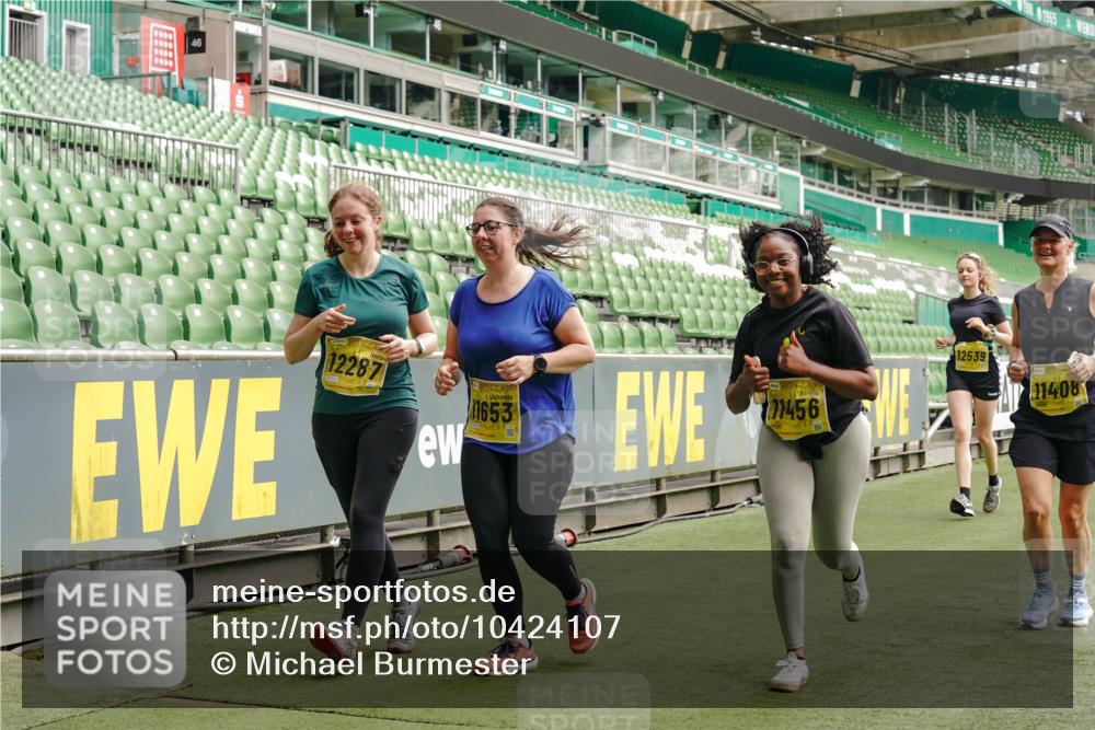 13.09.2026 - 21. swb-Marathon Bremen Michael Burmester http://msf.ph/oto/10424107 13.09.2026 10:46:53 Laufen im Stadion 10161, 10242, 10349, 10472, 10535, 10651, 10895, 10933, 10970, 11050, 11181, 11244, 11296, 11309, 11367, 11457, 11529, 11530, 11546, 11573, 11574, 11579, 11639, 11675, 11709, 11760, 11821, 12157, 12177, 12178, 12211, 12285, 12316, 12317, 12374, 12422, 12462, 10002, 10004, 10005, 10271, 10295, 10303, 10325, 10330, 10335, 10361, 10362, 10459, 10513, 10629, 10756, 10779, 10882, 10997, 10999, 11233, 11307, 11355 meine-sportfotos.de