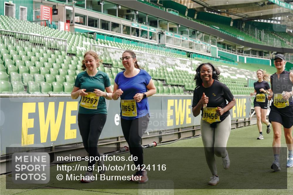13.09.2026 - 21. swb-Marathon Bremen Michael Burmester http://msf.ph/oto/10424116 13.09.2026 10:46:54 Laufen im Stadion 10161, 10242, 10349, 10472, 10535, 10651, 10895, 10933, 10970, 11050, 11181, 11244, 11296, 11309, 11367, 11457, 11529, 11530, 11546, 11573, 11574, 11579, 11639, 11675, 11709, 11760, 11821, 12157, 12177, 12178, 12211, 12285, 12316, 12317, 12374, 12422, 12462, 10002, 10004, 10005, 10271, 10295, 10303, 10325, 10330, 10335, 10361, 10362, 10459, 10513, 10629, 10756, 10779, 10882, 10997, 10999, 11233, 11307, 11355 meine-sportfotos.de
