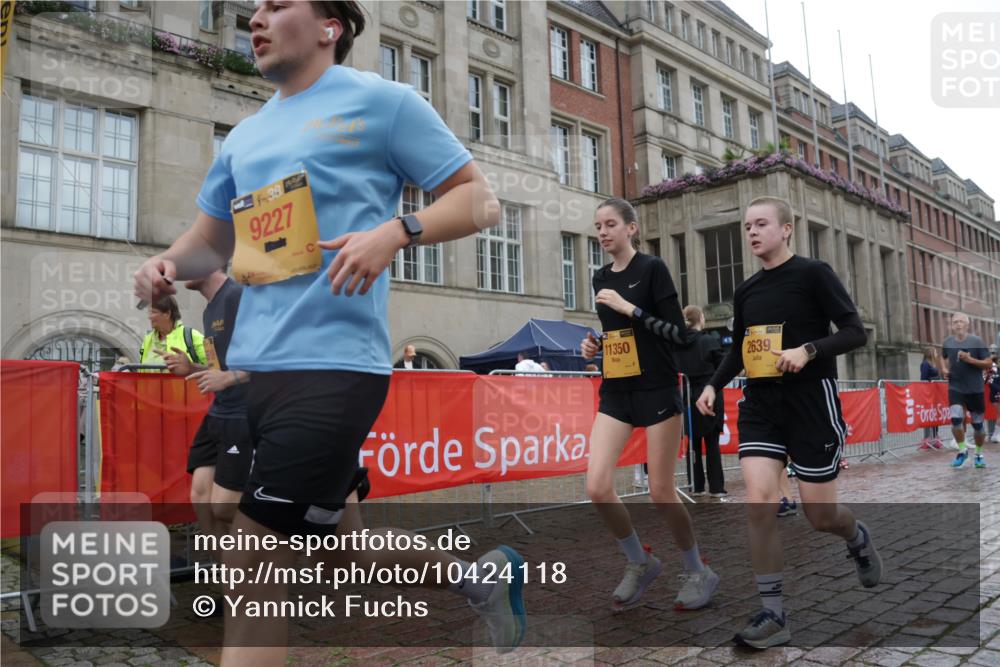 13.09.2026 - Kiel Lauf Yannick Fuchs http://msf.ph/oto/10424118 13.09.2026 10:59:50 Ziel 469, 747, 988, 1002, 1895, 1948, 2287, 3063, 3607, 5261, 5627, 6295, 7350, 7543, 7954, 8120, 9299, 10916, 11007, 11377, 11415, 620, 683, 1825, 1835, 2354, 2394, 2639, 2771, 2828, 3108, 3113, 3176, 3348, 3663, 4342, 4897, 5173, 5382, 5519, 5608, 5891, 5977, 5987, 6693, 7066, 7112, 7350, 7454, 7527, 7614, 7734, 8208, 8234, 8723, 8884, 9227, 9242, 9684, 9700, 9778, 9971, 10157, 10251, 10453, 10536, 10799, 10871, 10918, 11016, 11177, 12359, 12408, 173, 10255 meine-sportfotos.de