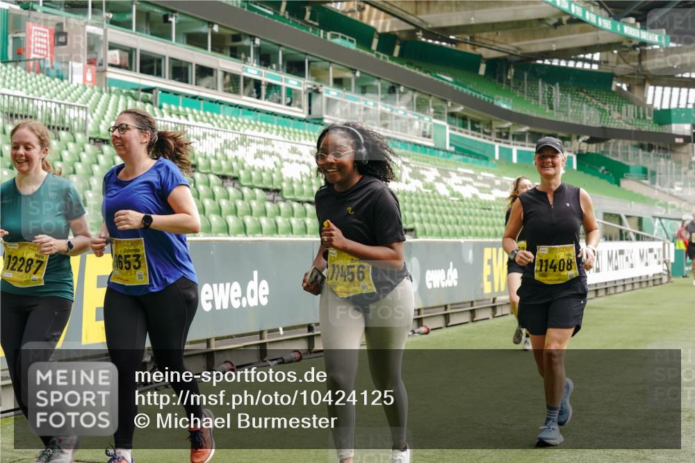 13.09.2026 - 21. swb-Marathon Bremen Michael Burmester http://msf.ph/oto/10424125 13.09.2026 10:46:54 Laufen im Stadion 10161, 10242, 10349, 10472, 10535, 10651, 10895, 10933, 10970, 11050, 11181, 11244, 11296, 11309, 11367, 11457, 11529, 11530, 11546, 11573, 11574, 11579, 11639, 11675, 11709, 11760, 11821, 12157, 12177, 12178, 12211, 12285, 12316, 12317, 12374, 12422, 12462, 10002, 10004, 10005, 10271, 10295, 10303, 10325, 10330, 10335, 10361, 10362, 10459, 10513, 10629, 10756, 10779, 10882, 10997, 10999, 11233, 11307, 11355 meine-sportfotos.de