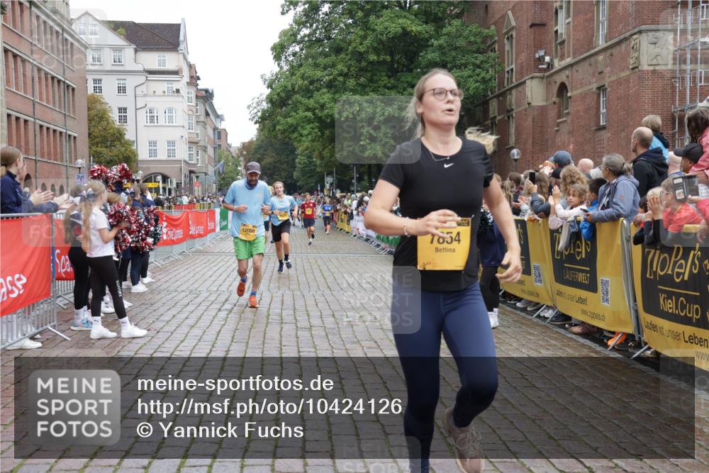 13.09.2026 - Kiel Lauf Yannick Fuchs http://msf.ph/oto/10424126 13.09.2026 09:45:30 Ziel 1023, 1503, 1579, 2017, 2835, 3408, 5103, 5369, 5399, 5811, 6038, 7854, 8152, 9456, 10498, 11939, 12069, 12281, 12347, 98, 312, 2282, 2456, 2704, 2786, 3138, 3479, 3503, 3507, 3517, 3717, 4606, 5400, 5562, 5672, 6097, 6098, 6135, 6556, 8028, 8189, 8854, 9425, 9760, 9897, 10006, 12348, 12351, 12676, 2788, 3025, 3974, 4413, 4569, 5511, 7202, 7349, 7572, 8126, 9841, 10036, 10142, 10392, 10445, 2456, 2704, 4118, 5939, 6023, 10777, 11239 meine-sportfotos.de