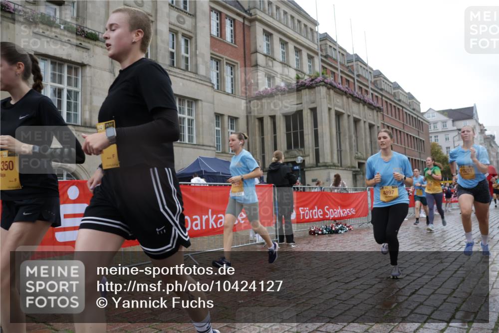 13.09.2026 - Kiel Lauf Yannick Fuchs http://msf.ph/oto/10424127 13.09.2026 10:59:51 Ziel 469, 747, 988, 1002, 1562, 1895, 1948, 2287, 3063, 3607, 4509, 5261, 5627, 6295, 7543, 7954, 8120, 9271, 9299, 10916, 11007, 11377, 11415, 620, 683, 747, 1825, 1835, 2354, 2394, 2639, 2771, 2828, 3108, 3113, 3176, 3348, 3607, 3663, 4342, 4897, 5173, 5382, 5519, 5608, 5891, 5977, 5987, 6693, 7066, 7112, 7350, 7454, 7527, 7614, 7734, 8208, 8234, 8723, 8884, 9227, 9242, 9684, 9700, 9778, 9971, 10157, 10251, 10453, 10536, 10799, 10916, 10918, 11016, 11177, 12359, 12408, 173 meine-sportfotos.de