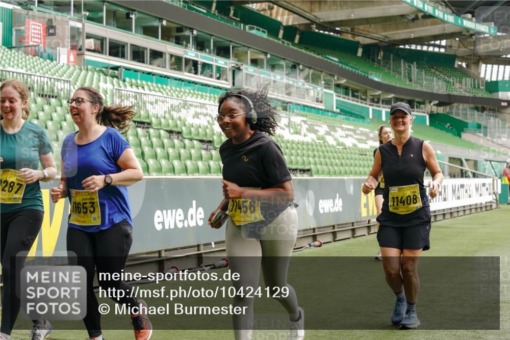 13.09.2026 - 21. swb-Marathon Bremen Michael Burmester http://msf.ph/oto/10424129 13.09.2026 10:46:54 Laufen im Stadion 10161, 10242, 10349, 10472, 10535, 10651, 10895, 10933, 10970, 11050, 11181, 11244, 11296, 11309, 11367, 11457, 11529, 11530, 11546, 11573, 11574, 11579, 11639, 11675, 11709, 11760, 11821, 12157, 12177, 12178, 12211, 12285, 12316, 12317, 12374, 12422, 12462, 10002, 10004, 10005, 10271, 10295, 10303, 10325, 10330, 10335, 10361, 10362, 10459, 10513, 10629, 10756, 10779, 10882, 10997, 10999, 11233, 11307, 11355 meine-sportfotos.de
