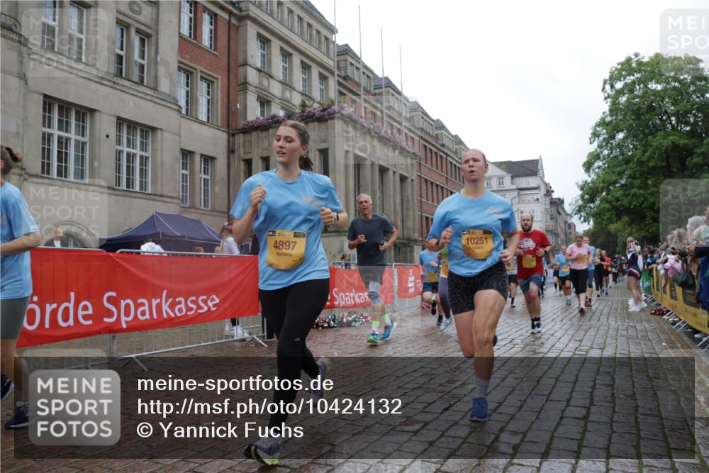 13.09.2026 - Kiel Lauf Yannick Fuchs http://msf.ph/oto/10424132 13.09.2026 10:59:52 Ziel 469, 988, 1002, 1562, 1895, 1948, 2287, 3063, 4509, 5261, 5627, 6295, 7543, 7954, 8120, 9271, 9299, 11007, 11377, 11415, 620, 683, 747, 1825, 1835, 2354, 2394, 2771, 2828, 3108, 3113, 3176, 3348, 3607, 3663, 4342, 4897, 5173, 5382, 5608, 5891, 5977, 5987, 6693, 7066, 7112, 7350, 7454, 7527, 7614, 7734, 8208, 8234, 8723, 8884, 9242, 9684, 9700, 9778, 9971, 10157, 10251, 10453, 10536, 10799, 10916, 10918, 11016, 11177, 12359, 12408, 173, 327, 3121, 4342 meine-sportfotos.de