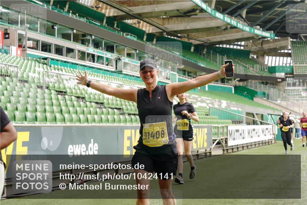 13.09.2026 - 21. swb-Marathon Bremen Michael Burmester http://msf.ph/oto/10424141 13.09.2026 10:46:55 Laufen im Stadion 10161, 10242, 10349, 10472, 10535, 10651, 10895, 10933, 10970, 11050, 11181, 11244, 11296, 11309, 11367, 11457, 11529, 11530, 11546, 11573, 11574, 11579, 11639, 11675, 11709, 11760, 11821, 12157, 12177, 12178, 12211, 12285, 12316, 12317, 12340, 12374, 12422, 12462, 10002, 10004, 10005, 10271, 10295, 10303, 10325, 10330, 10335, 10361, 10362, 10459, 10513, 10629, 10756, 10779, 10882, 10997, 10999, 11233, 11307, 11355 meine-sportfotos.de
