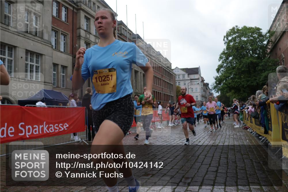 13.09.2026 - Kiel Lauf Yannick Fuchs http://msf.ph/oto/10424142 13.09.2026 10:59:52 Ziel 469, 988, 1002, 1562, 1895, 1948, 2287, 3063, 4509, 5261, 5627, 6295, 7543, 7954, 8120, 9271, 9299, 11007, 11377, 11415, 620, 683, 747, 1825, 1835, 2354, 2394, 2771, 2828, 3108, 3113, 3176, 3348, 3607, 3663, 4342, 4897, 5173, 5382, 5608, 5891, 5977, 5987, 6693, 7066, 7112, 7350, 7454, 7527, 7614, 7734, 8208, 8234, 8723, 8884, 9242, 9684, 9700, 9778, 9971, 10157, 10251, 10453, 10536, 10799, 10916, 10918, 11016, 11177, 12359, 12408, 173, 327, 3121, 4342 meine-sportfotos.de