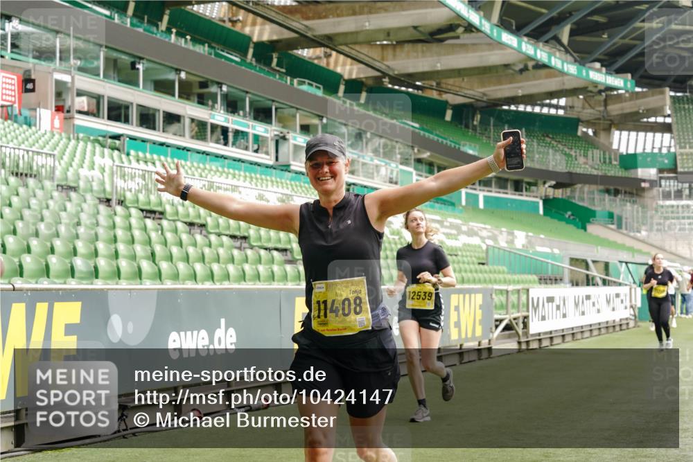 13.09.2026 - 21. swb-Marathon Bremen Michael Burmester http://msf.ph/oto/10424147 13.09.2026 10:46:55 Laufen im Stadion 10161, 10242, 10349, 10472, 10535, 10651, 10895, 10933, 10970, 11050, 11181, 11244, 11296, 11309, 11367, 11457, 11529, 11530, 11546, 11573, 11574, 11579, 11639, 11675, 11709, 11760, 11821, 12157, 12177, 12178, 12211, 12285, 12316, 12317, 12340, 12374, 12422, 12462, 10002, 10004, 10005, 10271, 10295, 10303, 10325, 10330, 10335, 10361, 10362, 10459, 10513, 10629, 10756, 10779, 10882, 10997, 10999, 11233, 11307, 11355 meine-sportfotos.de