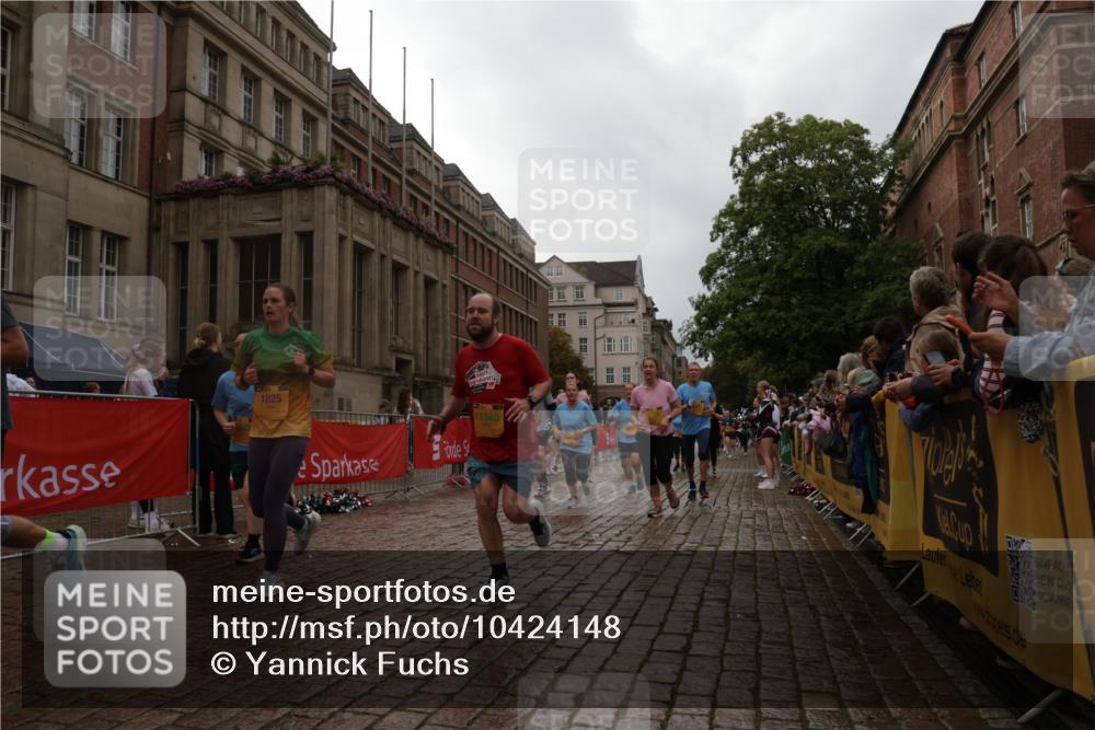 13.09.2026 - Kiel Lauf Yannick Fuchs http://msf.ph/oto/10424148 13.09.2026 10:59:53 Ziel 469, 988, 1002, 1562, 1895, 1948, 2287, 3063, 4509, 5261, 5627, 6295, 7543, 7954, 8120, 9271, 9299, 11007, 11377, 11415, 620, 683, 747, 1825, 1835, 2354, 2394, 2771, 2828, 3108, 3113, 3176, 3348, 3607, 3663, 4342, 4897, 5173, 5382, 5608, 5891, 5977, 5987, 6693, 7066, 7112, 7350, 7454, 7527, 7614, 7734, 8208, 8234, 8723, 8884, 9684, 9700, 9778, 9971, 10157, 10251, 10453, 10536, 10799, 10916, 10918, 11016, 11177, 12359, 12408, 173, 327, 3121, 4342, 5891, 7734 meine-sportfotos.de