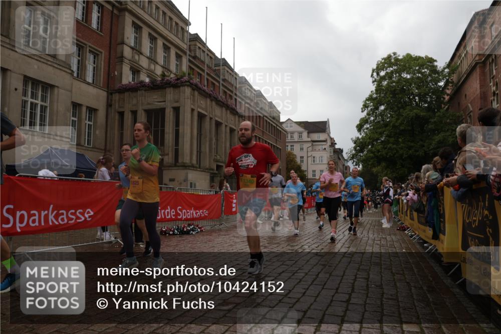 13.09.2026 - Kiel Lauf Yannick Fuchs http://msf.ph/oto/10424152 13.09.2026 10:59:53 Ziel 469, 988, 1002, 1562, 1895, 1948, 2287, 3063, 4509, 5261, 5627, 6295, 7543, 7954, 8120, 9271, 9299, 11007, 11377, 11415, 620, 683, 747, 1825, 1835, 2354, 2394, 2771, 2828, 3108, 3113, 3176, 3348, 3607, 3663, 4342, 4897, 5173, 5382, 5608, 5891, 5977, 5987, 6693, 7066, 7112, 7350, 7454, 7527, 7614, 7734, 8208, 8234, 8723, 8884, 9684, 9700, 9778, 9971, 10157, 10251, 10453, 10536, 10799, 10916, 10918, 11016, 11177, 12359, 12408, 173, 327, 3121, 4342, 5891, 7734 meine-sportfotos.de