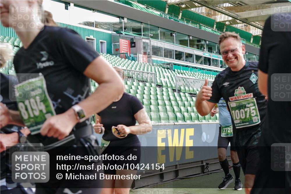 13.09.2026 - 21. swb-Marathon Bremen Michael Burmester http://msf.ph/oto/10424154 13.09.2026 13:23:48 Laufen im Stadion 137, 160, 182, 211, 324, 434, 533, 548, 571, 609, 708, 721, 723, 739, 743, 752, 892, 1157, 1178, 1259, 1273, 1331, 1463, 1471, 1597, 1598, 1657, 1691, 1746, 1788, 1883, 1944, 2095, 2211, 2213, 2252, 2286, 2312, 2323, 2433, 2445, 2465, 2475, 2483, 2495, 2503, 2504, 2526, 2571, 2768, 2776, 2936, 2968, 3252, 3282, 3288, 3289, 3292, 3298, 3312, 3347, 3364, 3381, 3395, 3423, 3447, 3505, 3530, 3559, 3727, 3770, 3819, 4020, 4054, 4231, 4406, 4407, 4431, 4466, 4467, 4584 meine-sportfotos.de