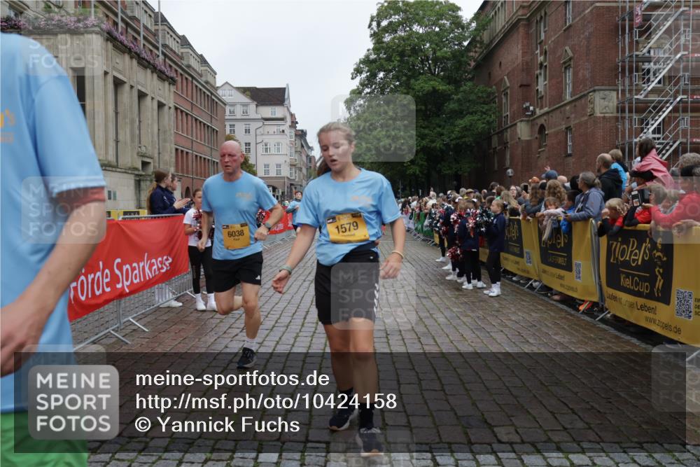 13.09.2026 - Kiel Lauf Yannick Fuchs http://msf.ph/oto/10424158 13.09.2026 09:45:35 Ziel 1023, 1579, 2017, 2835, 5369, 6038, 7349, 7854, 8126, 8152, 9456, 10498, 11939, 12069, 12281, 98, 312, 1503, 2017, 2282, 2786, 3138, 3408, 3479, 3503, 3507, 3517, 3717, 4606, 5103, 5369, 5399, 5400, 5672, 5811, 6097, 6098, 6556, 8189, 8854, 9425, 9456, 9760, 9897, 10006, 11939, 12347, 12348, 12351, 557, 1418, 2127, 2788, 3025, 3142, 3301, 3974, 4413, 4569, 5511, 5757, 5829, 7202, 7572, 9841, 10036, 10142, 10392, 10445, 12374, 12841, 98, 2456, 2704, 3138, 4118 meine-sportfotos.de