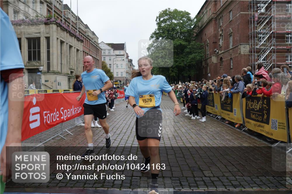 13.09.2026 - Kiel Lauf Yannick Fuchs http://msf.ph/oto/10424163 13.09.2026 09:45:35 Ziel 1023, 1579, 2017, 2835, 5369, 6038, 7349, 7854, 8126, 8152, 9456, 10498, 11939, 12069, 12281, 98, 312, 1503, 2017, 2282, 2786, 3138, 3408, 3479, 3503, 3507, 3517, 3717, 4606, 5103, 5369, 5399, 5400, 5672, 5811, 6097, 6098, 6556, 8189, 8854, 9425, 9456, 9760, 9897, 10006, 11939, 12347, 12348, 12351, 557, 1418, 2127, 2788, 3025, 3142, 3301, 3974, 4413, 4569, 5511, 5757, 5829, 7202, 7572, 9841, 10036, 10142, 10392, 10445, 12374, 12841, 98, 2456, 2704, 3138, 4118 meine-sportfotos.de
