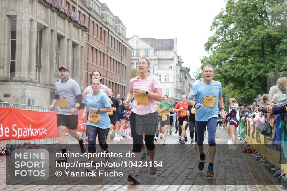 13.09.2026 - Kiel Lauf Yannick Fuchs http://msf.ph/oto/10424164 13.09.2026 10:59:54 Ziel 469, 988, 1002, 1562, 1728, 1895, 1948, 2287, 3063, 4509, 5261, 5627, 6295, 7398, 7543, 7954, 8120, 9271, 9299, 11007, 11377, 11415, 620, 683, 747, 1825, 1835, 2354, 2394, 2771, 2828, 3108, 3113, 3176, 3348, 3607, 3663, 4342, 5173, 5382, 5608, 5891, 5977, 5987, 6693, 7066, 7112, 7350, 7454, 7527, 7614, 7734, 8208, 8234, 8723, 8884, 9684, 9700, 9778, 9971, 10157, 10453, 10536, 10799, 10916, 10918, 11016, 11177, 12359, 12408, 173, 327, 3121, 4342, 5891, 7066, 7734 meine-sportfotos.de