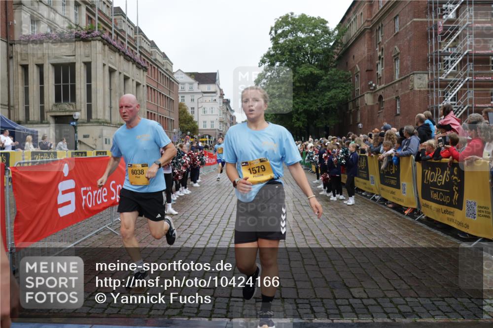 13.09.2026 - Kiel Lauf Yannick Fuchs http://msf.ph/oto/10424166 13.09.2026 09:45:35 Ziel 1023, 1579, 2017, 2835, 5369, 6038, 7349, 7854, 8126, 8152, 9456, 10498, 11939, 12069, 12281, 98, 312, 1503, 2017, 2282, 2786, 3138, 3408, 3479, 3503, 3507, 3517, 3717, 4606, 5103, 5369, 5399, 5400, 5672, 5811, 6097, 6098, 6556, 8189, 8854, 9425, 9456, 9760, 9897, 10006, 11939, 12347, 12348, 12351, 557, 1418, 2127, 2788, 3025, 3142, 3301, 3974, 4413, 4569, 5511, 5757, 5829, 7202, 7572, 9841, 10036, 10142, 10392, 10445, 12374, 12841, 98, 2456, 2704, 3138, 4118 meine-sportfotos.de