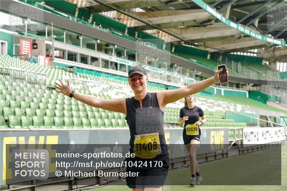 13.09.2026 - 21. swb-Marathon Bremen Michael Burmester http://msf.ph/oto/10424170 13.09.2026 10:46:55 Laufen im Stadion 10161, 10242, 10349, 10472, 10535, 10651, 10895, 10933, 10970, 11050, 11181, 11244, 11296, 11309, 11367, 11457, 11529, 11530, 11546, 11573, 11574, 11579, 11639, 11675, 11709, 11760, 11821, 12157, 12177, 12178, 12211, 12285, 12316, 12317, 12340, 12374, 12422, 12462, 10002, 10004, 10005, 10271, 10295, 10303, 10325, 10330, 10335, 10361, 10362, 10459, 10513, 10629, 10756, 10779, 10882, 10997, 10999, 11233, 11307, 11355 meine-sportfotos.de