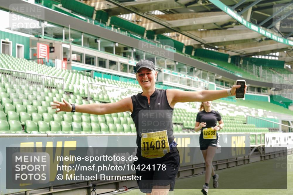 13.09.2026 - 21. swb-Marathon Bremen Michael Burmester http://msf.ph/oto/10424178 13.09.2026 10:46:56 Laufen im Stadion 10161, 10349, 10472, 10535, 10651, 10895, 10933, 10970, 11050, 11181, 11244, 11296, 11309, 11367, 11457, 11529, 11530, 11546, 11573, 11574, 11579, 11639, 11663, 11675, 11709, 11760, 11821, 12157, 12177, 12178, 12211, 12285, 12316, 12317, 12340, 12374, 12422, 12462, 10002, 10004, 10005, 10271, 10295, 10303, 10325, 10330, 10335, 10361, 10362, 10459, 10513, 10629, 10756, 10779, 10882, 10997, 10999, 11233, 11307, 11355 meine-sportfotos.de