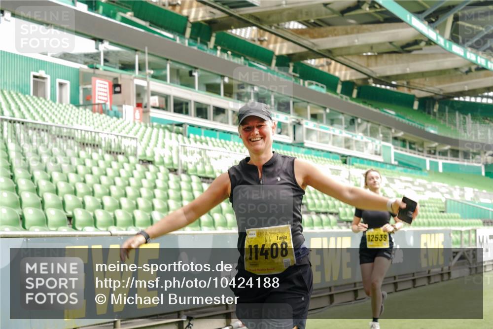 13.09.2026 - 21. swb-Marathon Bremen Michael Burmester http://msf.ph/oto/10424188 13.09.2026 10:46:56 Laufen im Stadion 10161, 10349, 10472, 10535, 10651, 10895, 10933, 10970, 11050, 11181, 11244, 11296, 11309, 11367, 11457, 11529, 11530, 11546, 11573, 11574, 11579, 11639, 11663, 11675, 11709, 11760, 11821, 12157, 12177, 12178, 12211, 12285, 12316, 12317, 12340, 12374, 12422, 12462, 10002, 10004, 10005, 10271, 10295, 10303, 10325, 10330, 10335, 10361, 10362, 10459, 10513, 10629, 10756, 10779, 10882, 10997, 10999, 11233, 11307, 11355 meine-sportfotos.de