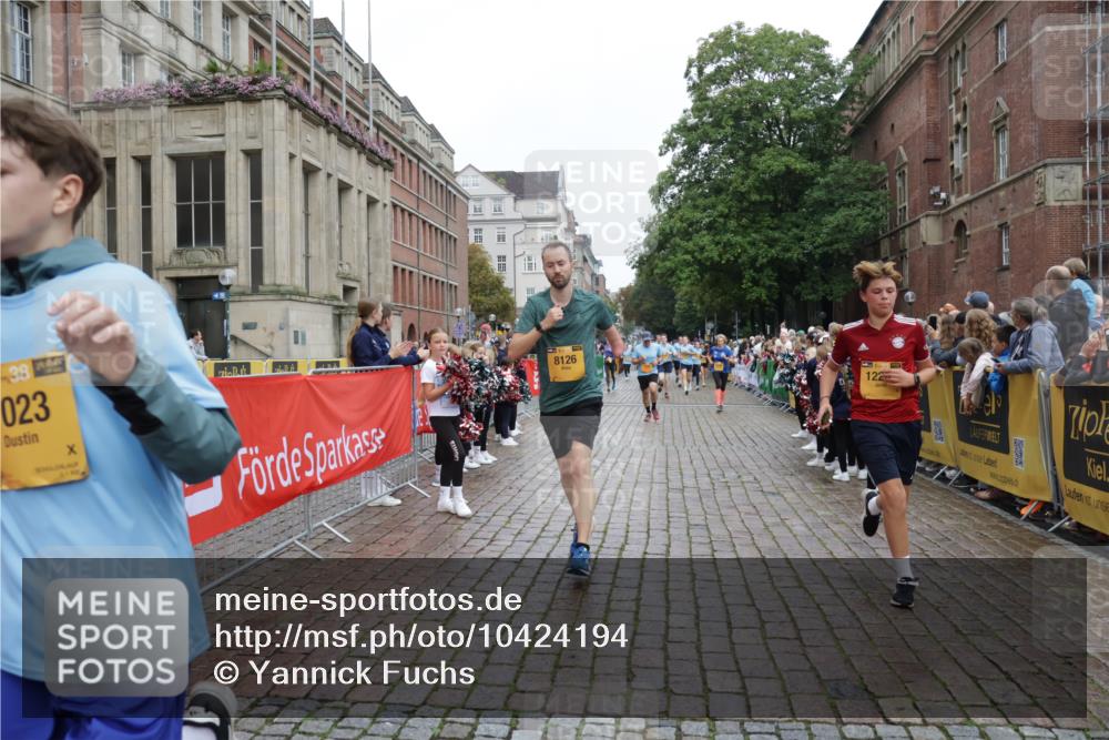 13.09.2026 - Kiel Lauf Yannick Fuchs http://msf.ph/oto/10424194 13.09.2026 09:45:37 Ziel 1023, 1579, 2835, 3025, 6038, 7349, 7854, 8126, 10142, 10445, 12069, 12281, 98, 312, 1503, 2017, 2282, 2786, 2835, 3408, 3479, 3503, 3507, 3517, 4606, 5103, 5369, 5399, 5400, 5672, 5811, 6097, 6098, 6556, 7854, 8152, 8854, 9425, 9456, 9760, 9897, 10006, 10498, 11939, 12347, 12348, 12351, 557, 1418, 2127, 2788, 3142, 3301, 3974, 4413, 4569, 5511, 5757, 5829, 7202, 7572, 7911, 7924, 8244, 8859, 9841, 10036, 10392, 10719, 12374, 12841, 98, 2456, 2704, 3138 meine-sportfotos.de
