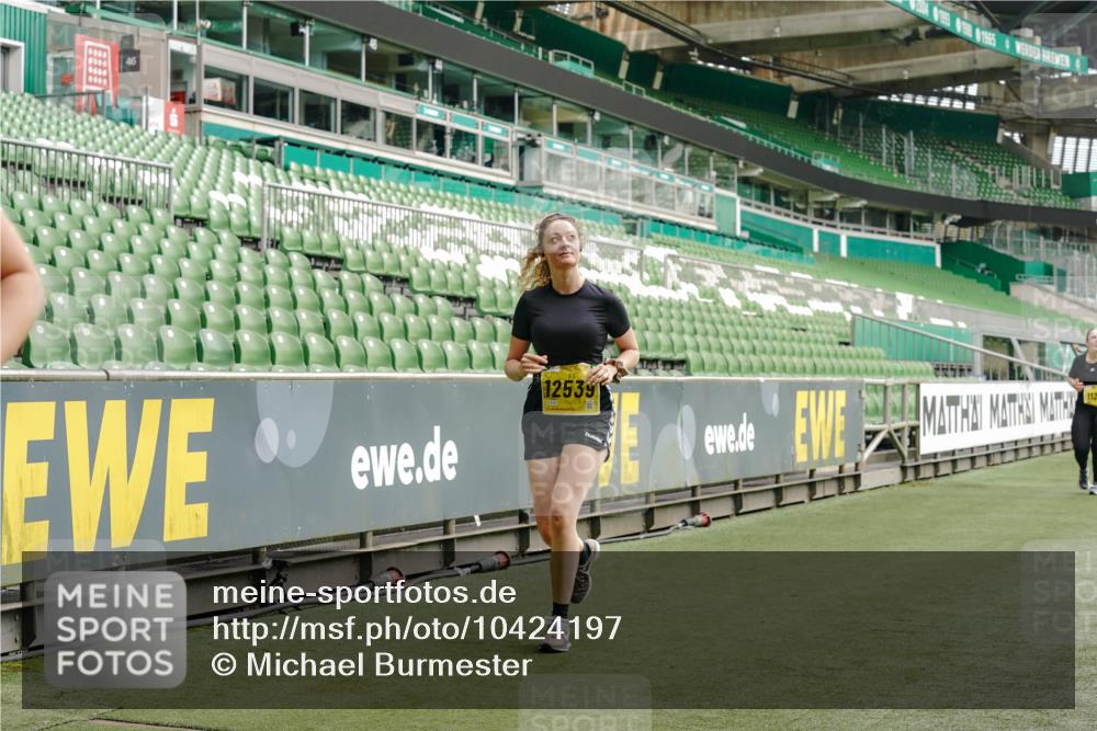 13.09.2026 - 21. swb-Marathon Bremen Michael Burmester http://msf.ph/oto/10424197 13.09.2026 10:46:56 Laufen im Stadion 10161, 10349, 10472, 10535, 10651, 10895, 10933, 10970, 11050, 11181, 11244, 11296, 11309, 11367, 11457, 11529, 11530, 11546, 11573, 11574, 11579, 11639, 11663, 11675, 11709, 11760, 11821, 12157, 12177, 12178, 12211, 12285, 12316, 12317, 12340, 12374, 12422, 12462, 10002, 10004, 10005, 10271, 10295, 10303, 10325, 10330, 10335, 10361, 10362, 10459, 10513, 10629, 10756, 10779, 10882, 10997, 10999, 11233, 11307, 11355 meine-sportfotos.de