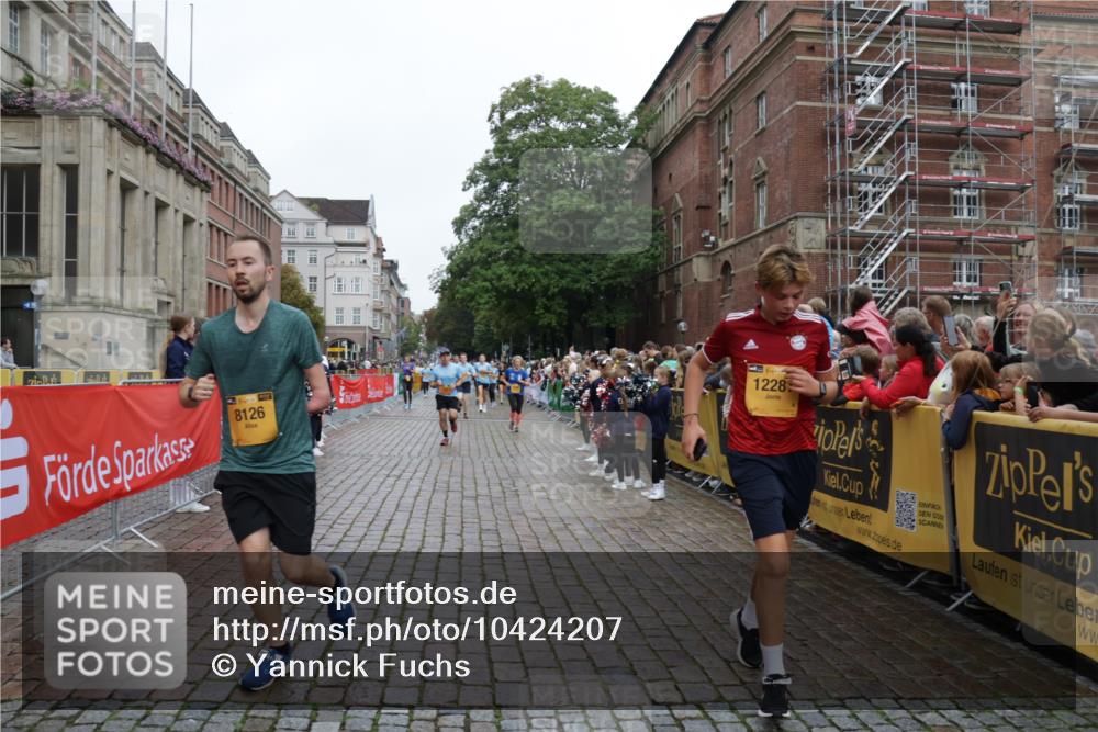 13.09.2026 - Kiel Lauf Yannick Fuchs http://msf.ph/oto/10424207 13.09.2026 09:45:38 Ziel 1023, 1579, 3025, 6038, 7349, 8126, 10142, 10445, 12069, 12281, 98, 312, 1503, 2017, 2282, 2786, 2835, 3408, 3479, 3503, 3507, 3517, 4606, 5103, 5369, 5399, 5400, 5672, 5811, 6097, 6098, 6556, 7854, 8152, 8854, 9425, 9456, 9760, 9897, 10006, 10498, 11939, 12347, 12348, 12351, 557, 1418, 2127, 2788, 3142, 3301, 3974, 4413, 4569, 5511, 5757, 5829, 7202, 7572, 7911, 7924, 8244, 8611, 8859, 9841, 10036, 10392, 10719, 12374, 12841, 98, 312, 2456, 2704, 3138 meine-sportfotos.de