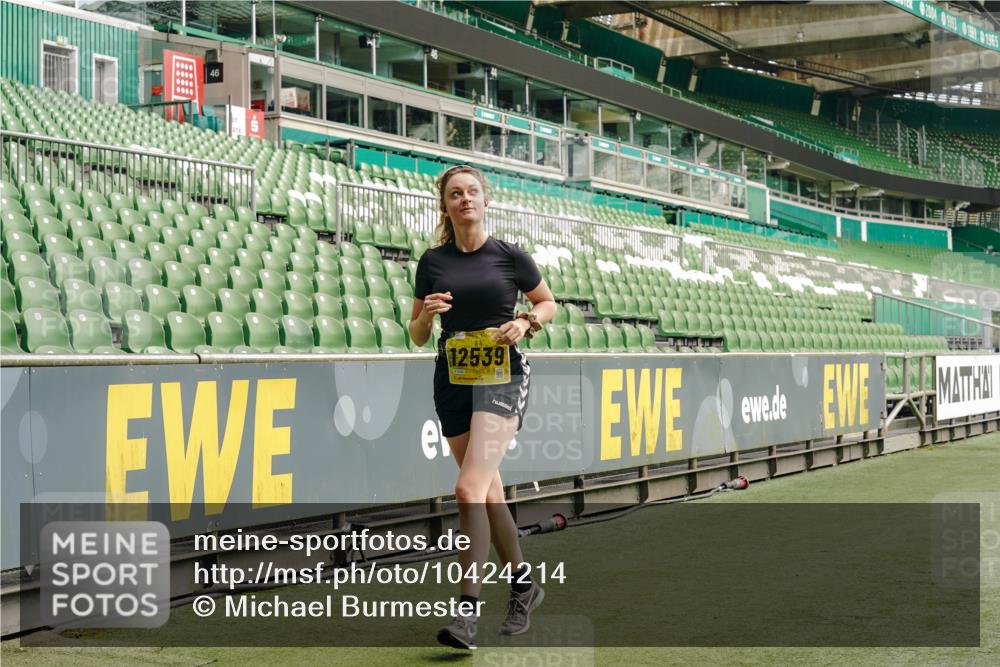 13.09.2026 - 21. swb-Marathon Bremen Michael Burmester http://msf.ph/oto/10424214 13.09.2026 10:46:57 Laufen im Stadion 10161, 10349, 10472, 10535, 10651, 10895, 10933, 10970, 11050, 11181, 11244, 11296, 11309, 11367, 11457, 11529, 11530, 11546, 11573, 11574, 11579, 11639, 11663, 11675, 11709, 11760, 11821, 12157, 12177, 12178, 12211, 12285, 12316, 12317, 12340, 12374, 12422, 12462, 10002, 10004, 10005, 10271, 10295, 10303, 10325, 10330, 10335, 10361, 10362, 10459, 10513, 10629, 10756, 10779, 10882, 10997, 10999, 11233, 11307, 11355 meine-sportfotos.de