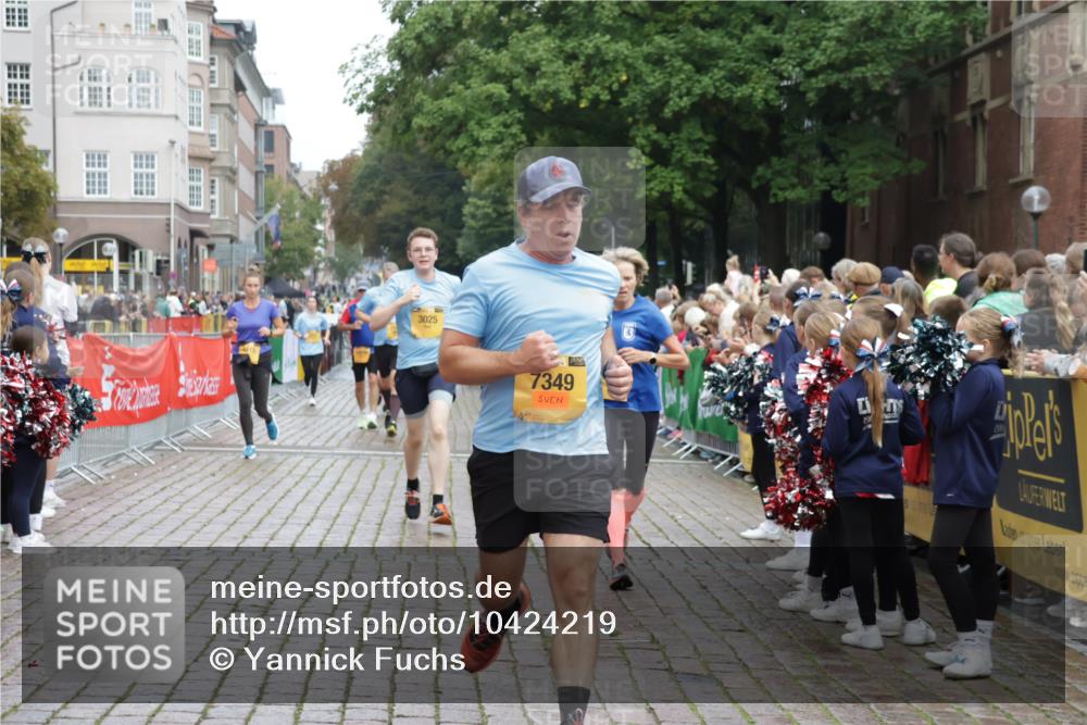 13.09.2026 - Kiel Lauf Yannick Fuchs http://msf.ph/oto/10424219 13.09.2026 09:45:40 Ziel 1023, 1579, 2788, 3025, 3974, 4413, 6038, 7202, 7349, 8126, 10142, 10392, 10445, 12069, 12281, 312, 1503, 2017, 2282, 2786, 2835, 3408, 3479, 3503, 3507, 4606, 5103, 5369, 5399, 5400, 5672, 5811, 6097, 6098, 6556, 7854, 8152, 8854, 9425, 9456, 9760, 9897, 10006, 10498, 11939, 12347, 12348, 12351, 557, 1418, 2127, 3142, 3301, 4569, 5511, 5757, 5829, 7572, 7911, 7924, 8244, 8611, 8859, 9841, 10036, 10719, 12374, 12841, 98, 312, 2456, 2786, 3138 meine-sportfotos.de
