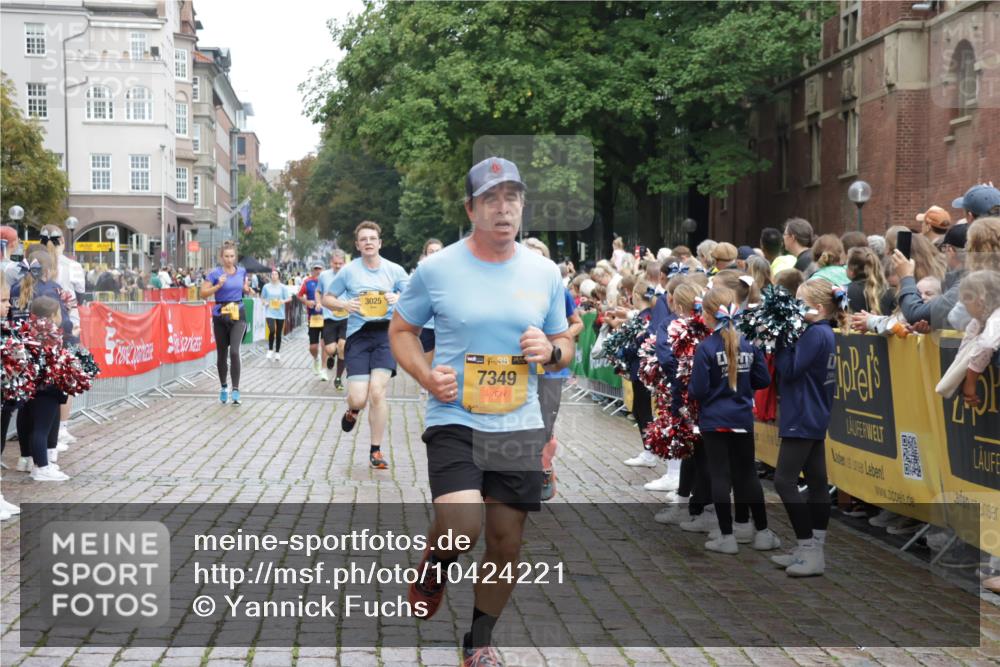 13.09.2026 - Kiel Lauf Yannick Fuchs http://msf.ph/oto/10424221 13.09.2026 09:45:41 Ziel 1023, 1579, 2788, 3025, 3974, 4413, 4569, 6038, 7202, 7349, 8126, 10142, 10392, 10445, 12069, 12281, 312, 1503, 2017, 2282, 2786, 2835, 3408, 3479, 3503, 3507, 4606, 5103, 5369, 5399, 5400, 5672, 5811, 6097, 6098, 6556, 7854, 8152, 8854, 9425, 9456, 9760, 9897, 10006, 10498, 11939, 12069, 12347, 12348, 12351, 557, 1415, 1418, 2127, 3142, 3301, 4909, 4910, 5234, 5511, 5757, 5829, 7572, 7911, 7924, 8244, 8611, 8859, 9841, 10036, 10719, 12374, 12841, 98, 312, 2786, 3138 meine-sportfotos.de
