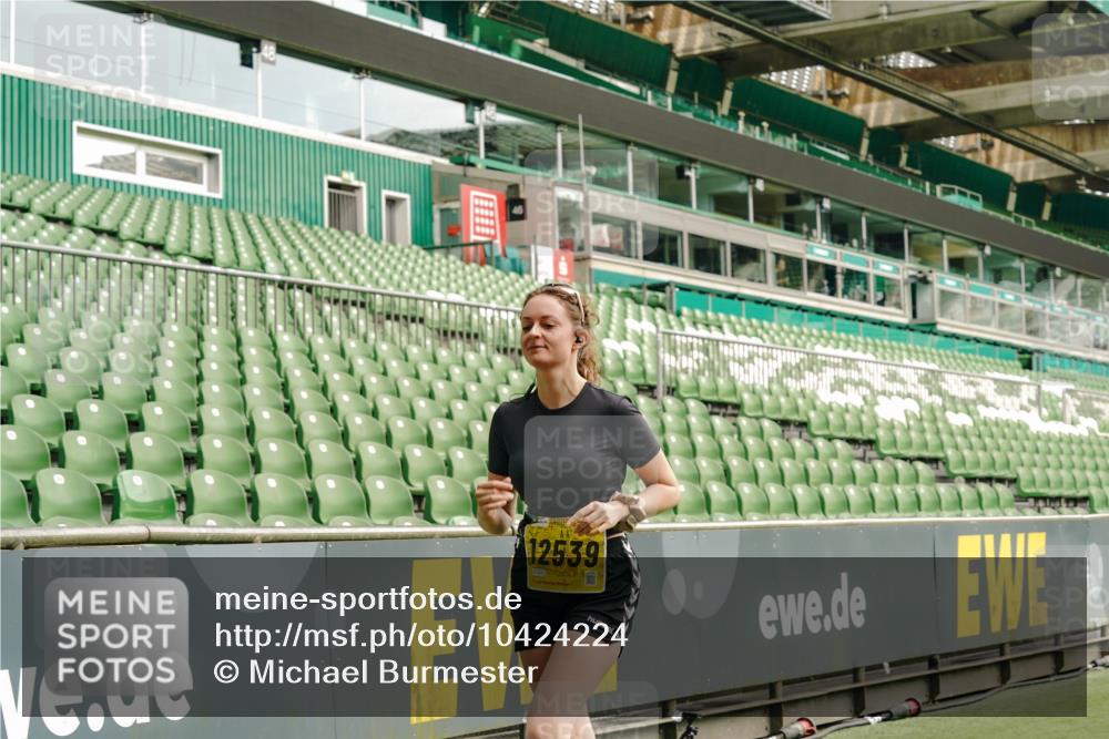 13.09.2026 - 21. swb-Marathon Bremen Michael Burmester http://msf.ph/oto/10424224 13.09.2026 10:46:58 Laufen im Stadion 10161, 10349, 10472, 10535, 10651, 10895, 10933, 10970, 11050, 11181, 11244, 11296, 11309, 11367, 11457, 11529, 11530, 11546, 11573, 11574, 11579, 11639, 11663, 11675, 11709, 11760, 11821, 12157, 12177, 12178, 12211, 12285, 12316, 12317, 12340, 12374, 12422, 12462, 10002, 10004, 10005, 10271, 10295, 10303, 10325, 10330, 10335, 10361, 10362, 10459, 10513, 10629, 10756, 10779, 10882, 10997, 10999, 11233, 11307, 11355 meine-sportfotos.de