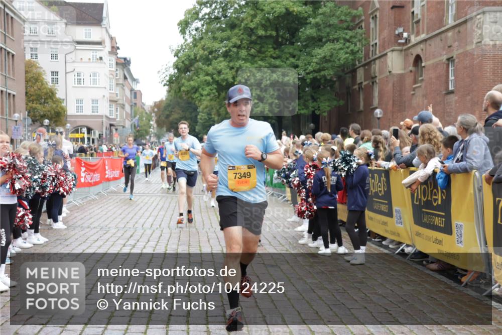13.09.2026 - Kiel Lauf Yannick Fuchs http://msf.ph/oto/10424225 13.09.2026 09:45:41 Ziel 1023, 1579, 2788, 3025, 3974, 4413, 4569, 6038, 7202, 7349, 8126, 10142, 10392, 10445, 12069, 12281, 312, 1503, 2017, 2282, 2786, 2835, 3408, 3479, 3503, 3507, 4606, 5103, 5369, 5399, 5400, 5672, 5811, 6097, 6098, 6556, 7854, 8152, 8854, 9425, 9456, 9760, 9897, 10006, 10498, 11939, 12069, 12347, 12348, 12351, 557, 1415, 1418, 2127, 3142, 3301, 4909, 4910, 5234, 5511, 5757, 5829, 7572, 7911, 7924, 8244, 8611, 8859, 9841, 10036, 10719, 12374, 12841, 98, 312, 2786, 3138 meine-sportfotos.de
