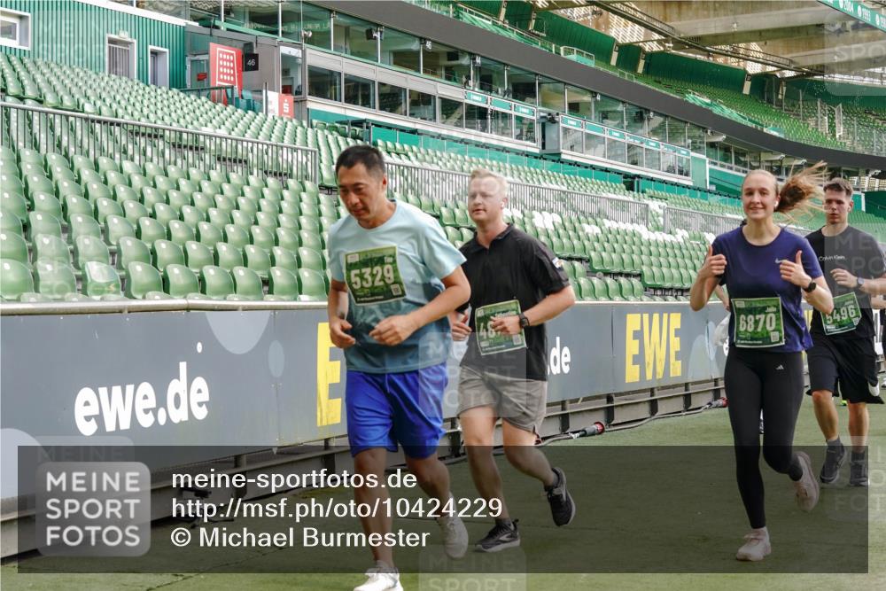 13.09.2026 - 21. swb-Marathon Bremen Michael Burmester http://msf.ph/oto/10424229 13.09.2026 13:23:52 Laufen im Stadion 137, 160, 182, 211, 324, 434, 533, 548, 571, 609, 708, 721, 723, 739, 743, 752, 892, 1157, 1178, 1259, 1273, 1331, 1463, 1471, 1597, 1598, 1691, 1746, 1788, 1883, 1944, 2095, 2211, 2213, 2252, 2286, 2312, 2323, 2433, 2445, 2465, 2475, 2483, 2495, 2497, 2503, 2504, 2526, 2571, 2768, 2776, 2936, 2968, 3252, 3282, 3288, 3289, 3292, 3298, 3312, 3347, 3364, 3381, 3395, 3423, 3447, 3505, 3530, 3559, 3727, 3770, 3819, 4020, 4054, 4231, 4406, 4407, 4431, 4466, 4467, 4584 meine-sportfotos.de