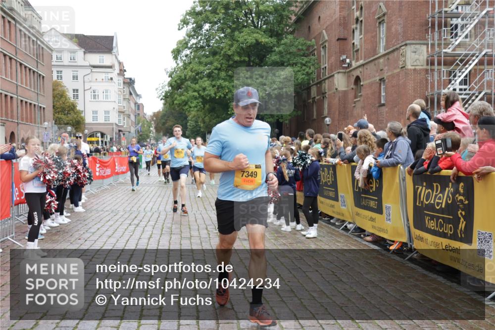 13.09.2026 - Kiel Lauf Yannick Fuchs http://msf.ph/oto/10424234 13.09.2026 09:45:41 Ziel 1023, 1579, 2788, 3025, 3974, 4413, 4569, 6038, 7202, 7349, 8126, 10142, 10392, 10445, 12069, 12281, 312, 1503, 2017, 2282, 2786, 2835, 3408, 3479, 3503, 3507, 4606, 5103, 5369, 5399, 5400, 5672, 5811, 6097, 6098, 6556, 7854, 8152, 8854, 9425, 9456, 9760, 9897, 10006, 10498, 11939, 12069, 12347, 12348, 12351, 557, 1415, 1418, 2127, 3142, 3301, 4909, 4910, 5234, 5511, 5757, 5829, 7572, 7911, 7924, 8244, 8611, 8859, 9841, 10036, 10719, 12374, 12841, 98, 312, 2786, 3138 meine-sportfotos.de